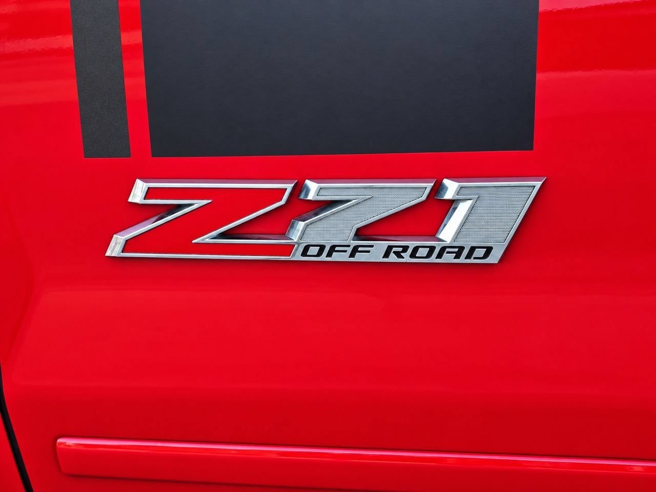 Certified 2017 Chevrolet Silverado 1500 LT w/ Rally 2 Edition AWD/4WD image 10