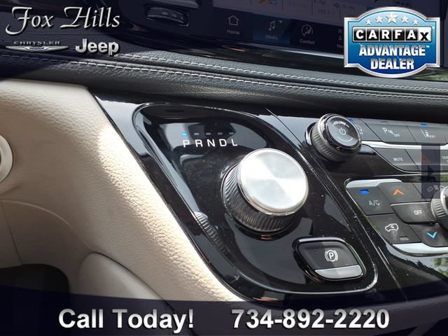 Used 2023 Chrysler Pacifica Limited FWD image 25