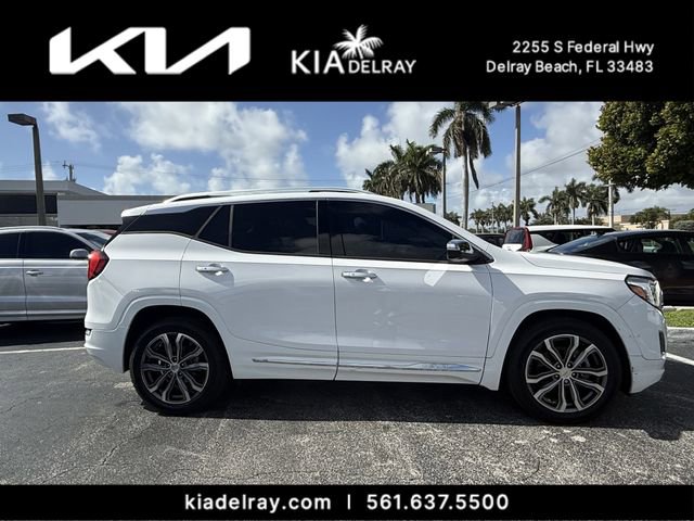 Used 2020 GMC Terrain Denali w/ Denali Premium Package FWD image 2
