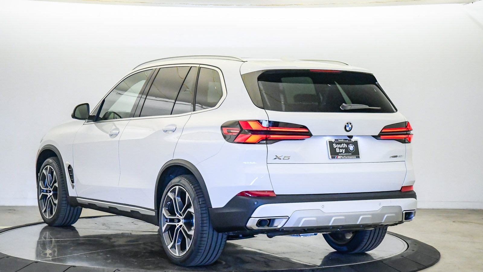 New 2026 BMW X5 sDrive40i w/ Premium Package RWD image 2