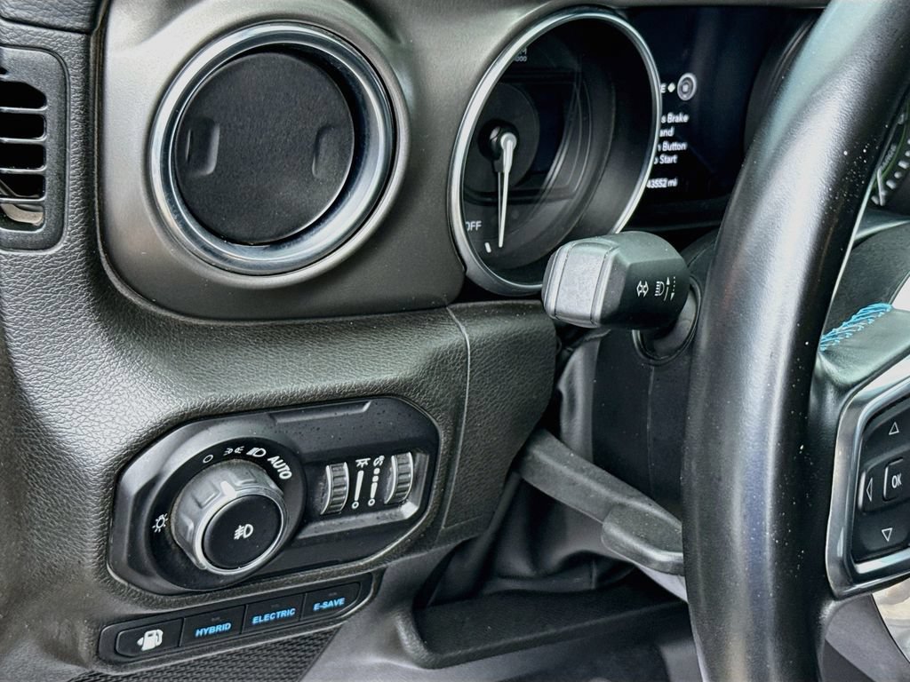 Used 2022 Jeep Wrangler Unlimited Rubicon 4xe AWD/4WD image 11