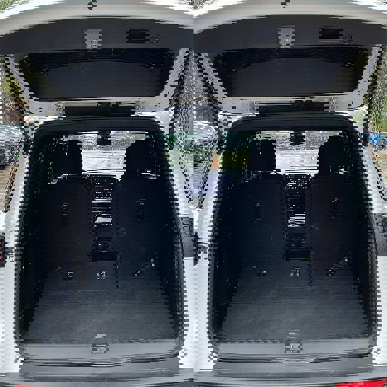 Used 2025 Chevrolet Traverse LT image 25