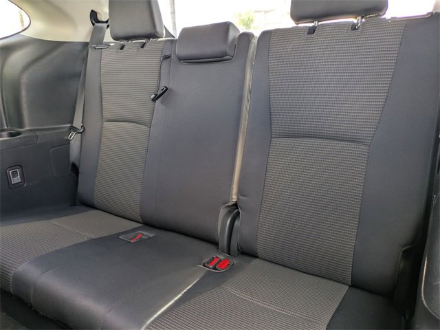 Used 2023 Toyota Highlander LE image 19