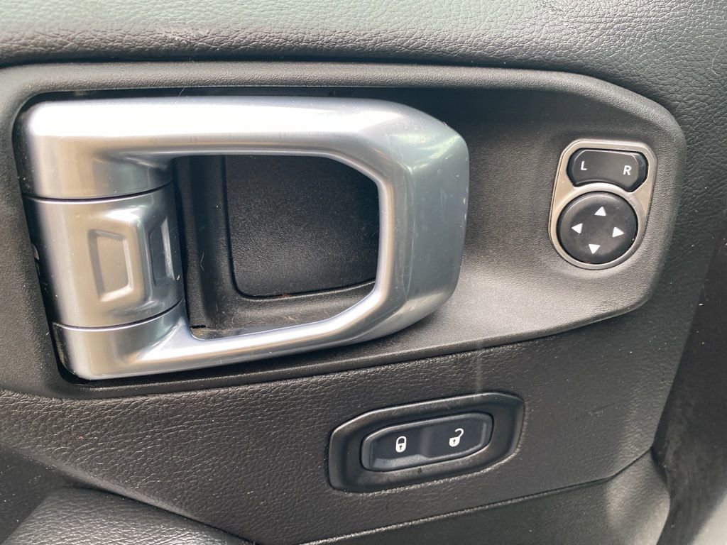 Used 2022 Jeep Wrangler Unlimited Sahara image 25