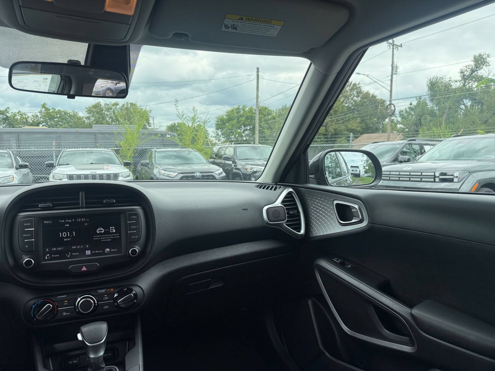Used 2025 Kia Soul LX w/ LX Technology Package FWD image 33