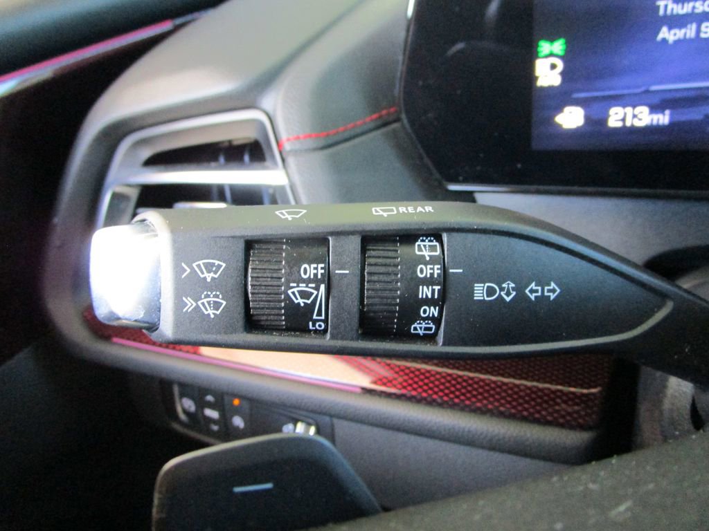 Used 2024 Chevrolet Traverse RS image 29