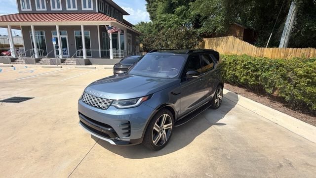 Used 2023 Land Rover Discovery Metropolitan Edition AWD/4WD image 3