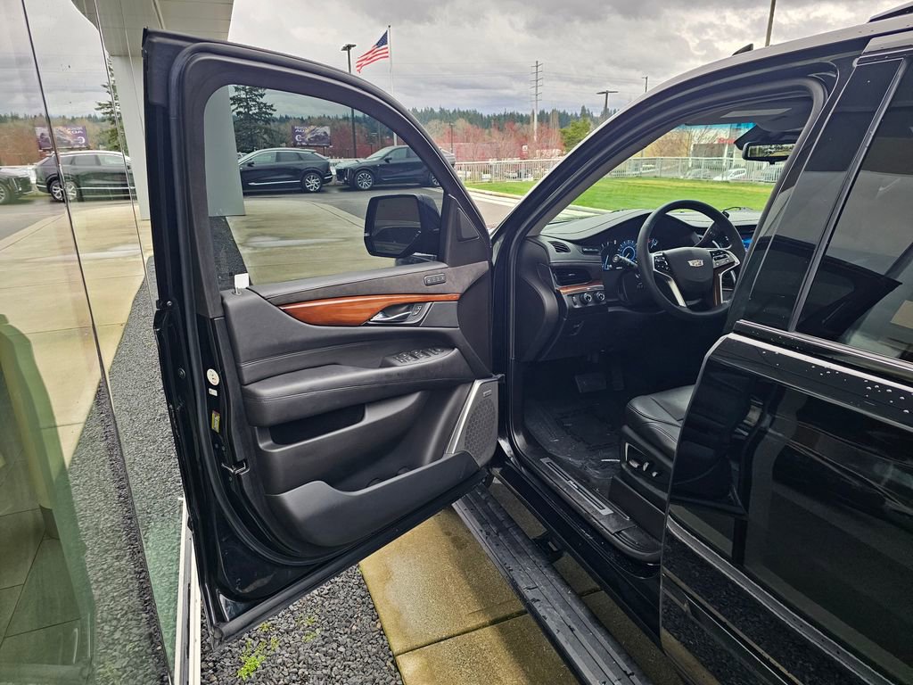 Used 2019 Cadillac Escalade Premium Luxury image 21