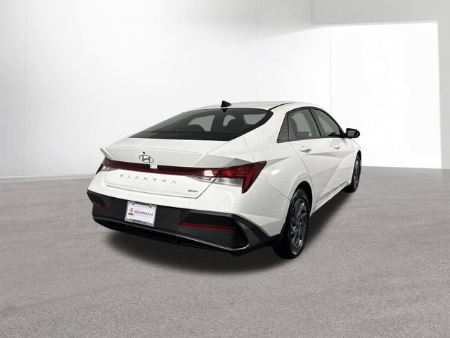 Used 2025 Hyundai Elantra Hybrid FWD image 14