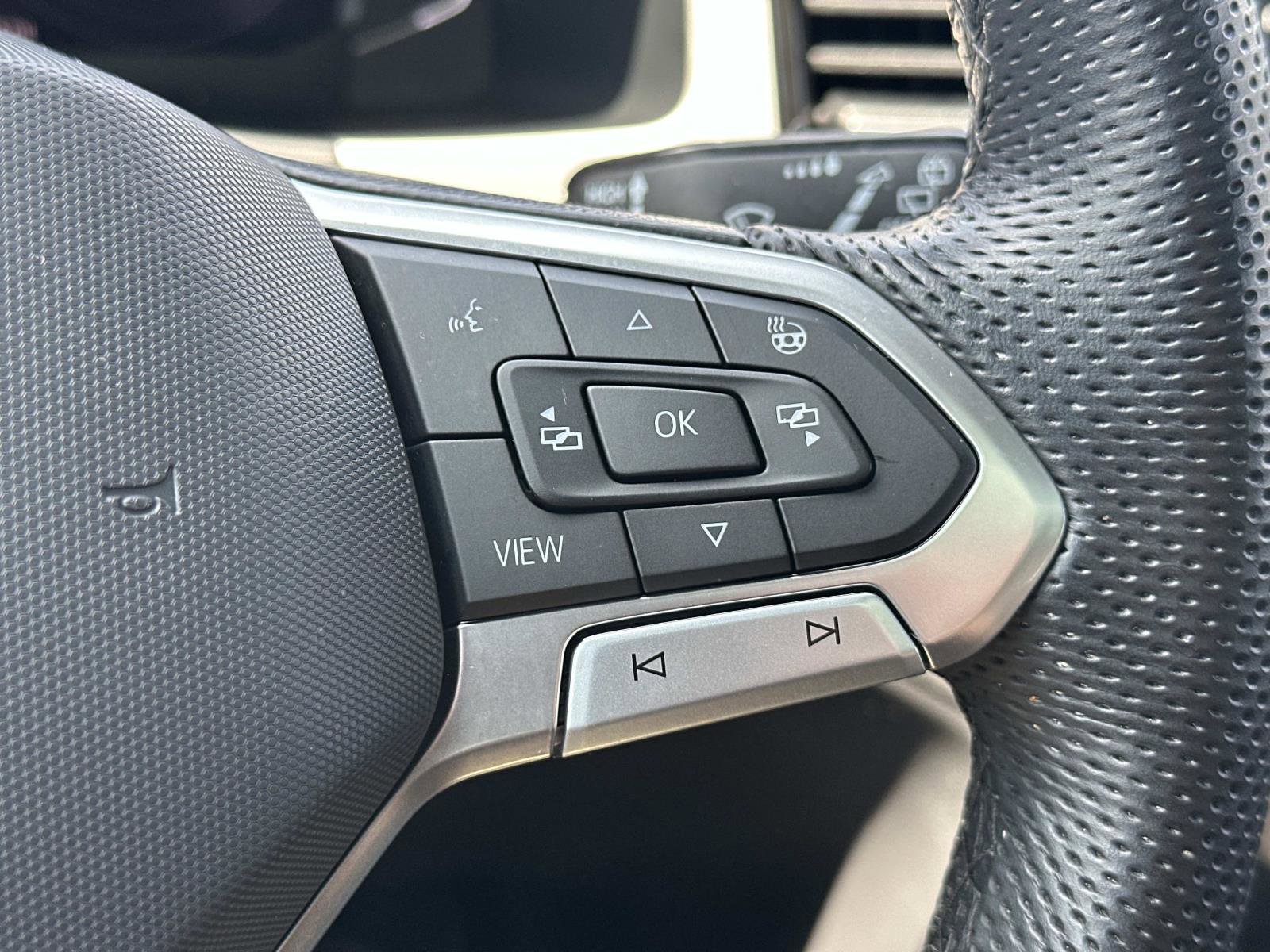 Used 2023 Volkswagen Atlas Cross Sport SEL R-Line AWD/4WD image 24