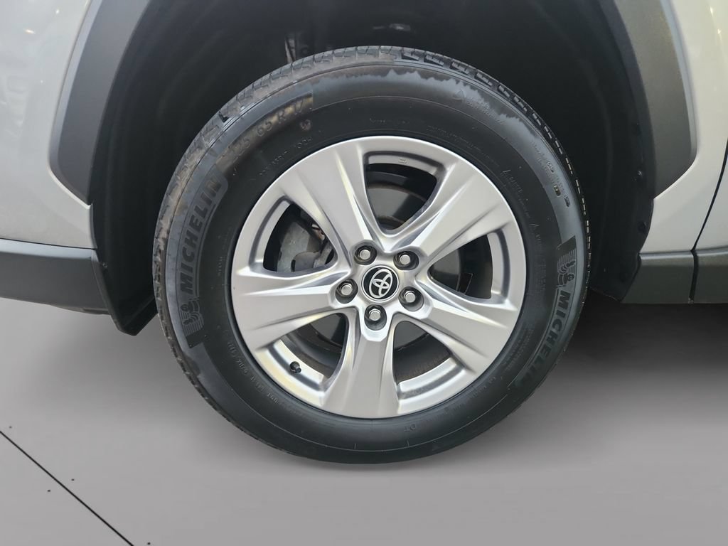 Used 2022 Toyota RAV4 XLE w/ Convenience Package AWD/4WD image 9