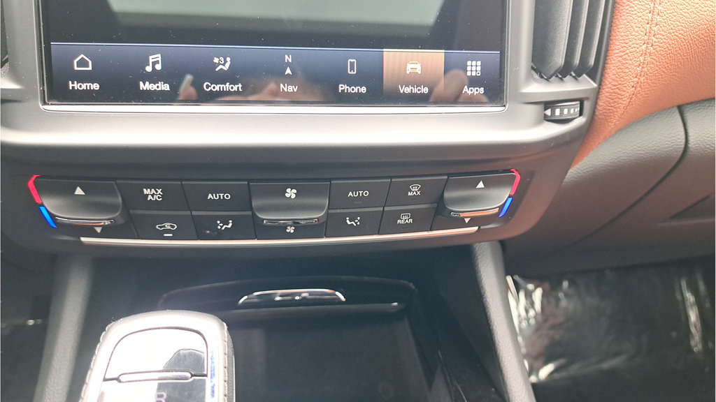 Used 2022 Maserati Levante GT AWD/4WD image 21