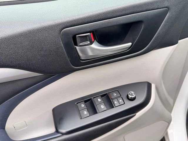 Used 2017 Toyota Highlander XLE image 14