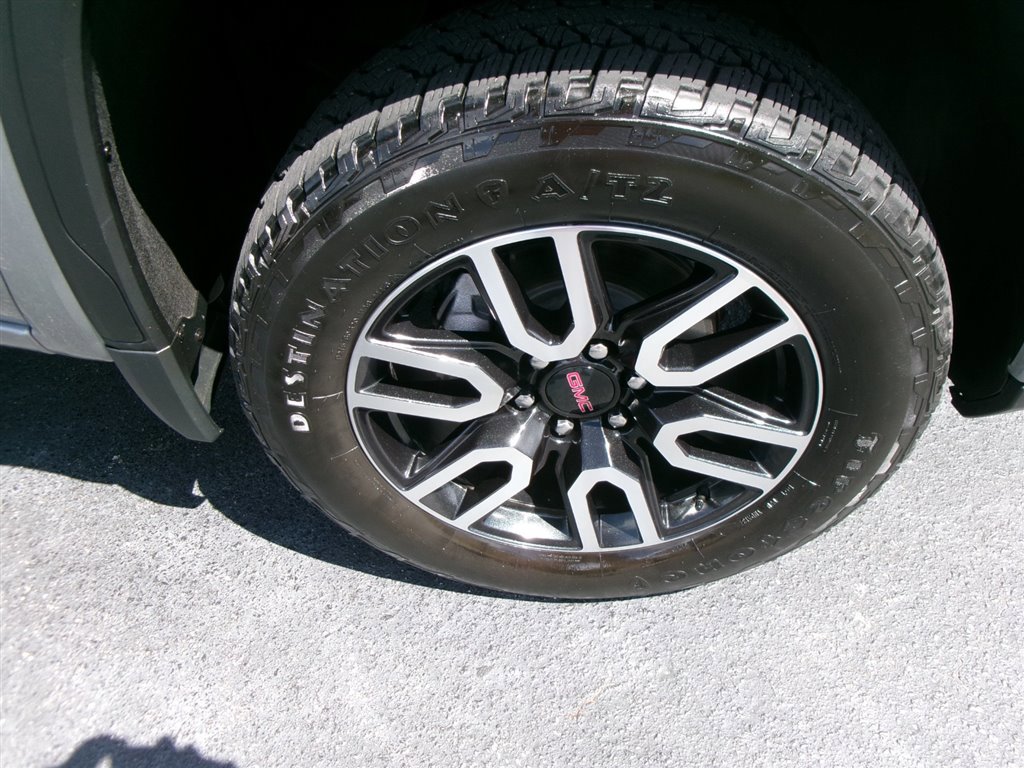Used 2024 GMC Sierra 1500 AT4 w/ Technology Package image 8
