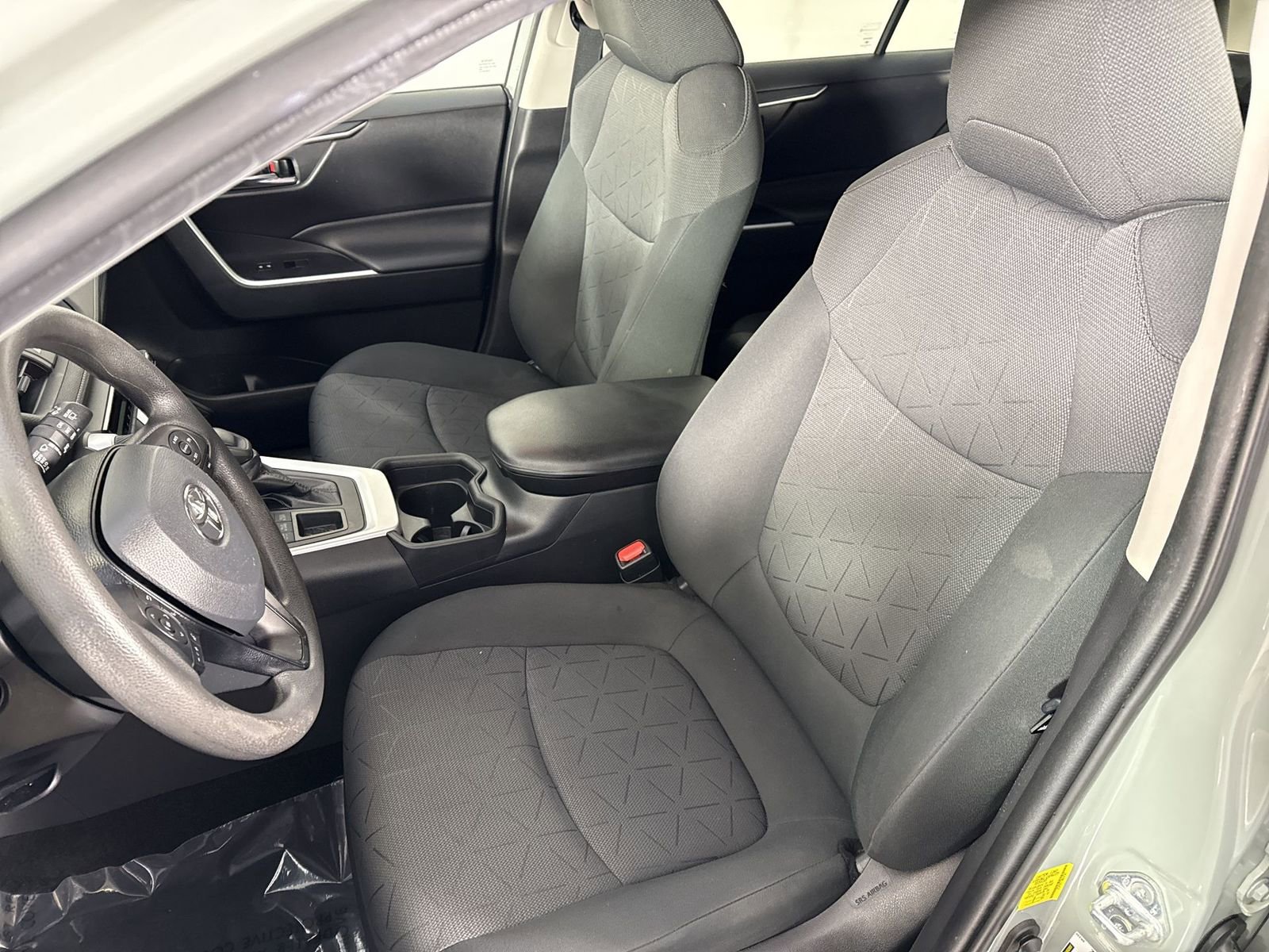 Used 2021 Toyota RAV4 XLE AWD/4WD image 17