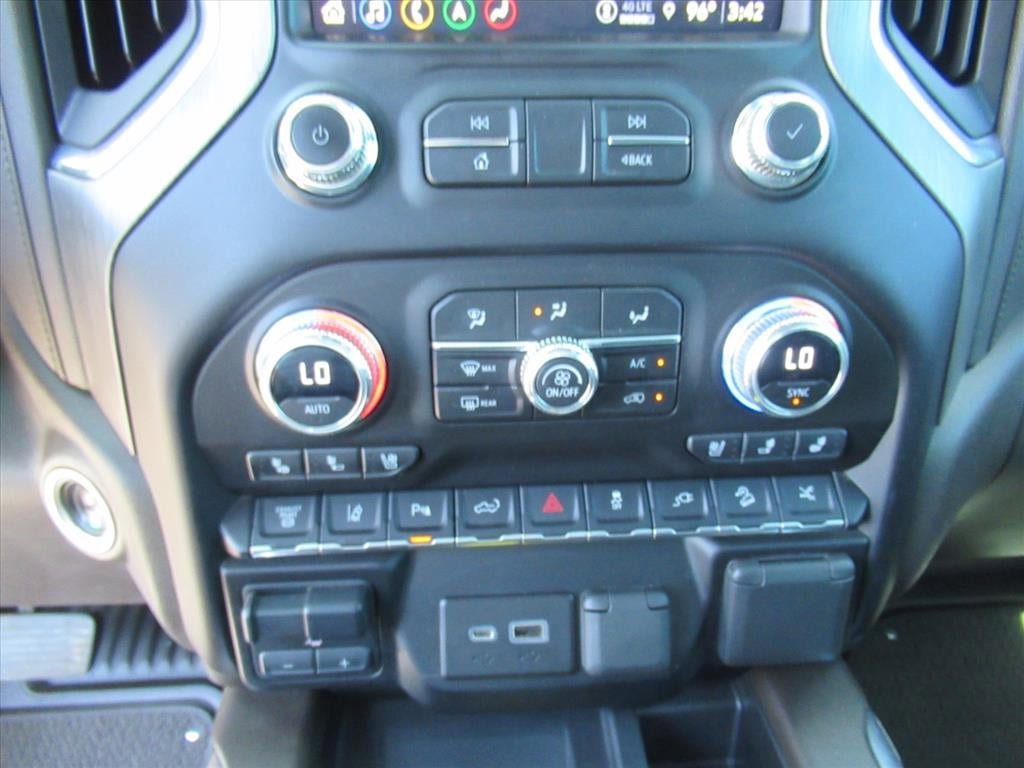 Used 2023 GMC Sierra 3500 Denali w/ Denali Black Diamond Edition AWD/4WD image 29