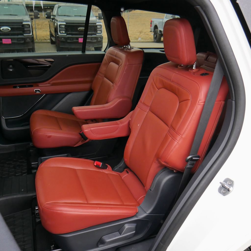 Used 2025 Lincoln Aviator Reserve w/ Jet Appearance Package AWD/4WD image 6