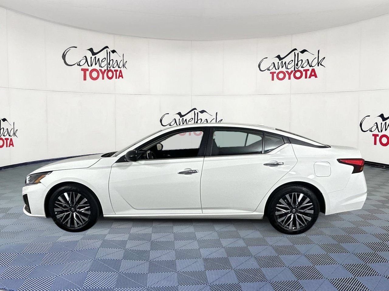 Used 2025 Nissan Altima 2.5 SV FWD image 4
