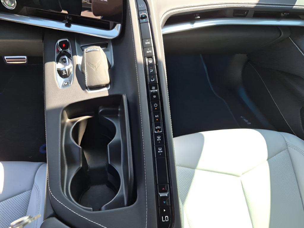 Used 2022 Chevrolet Corvette Stingray Coupe w/ 1LT RWD image 23