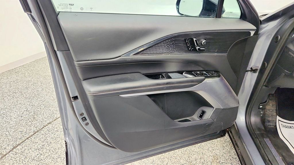 Used 2023 Cadillac Lyriq AWD image 11