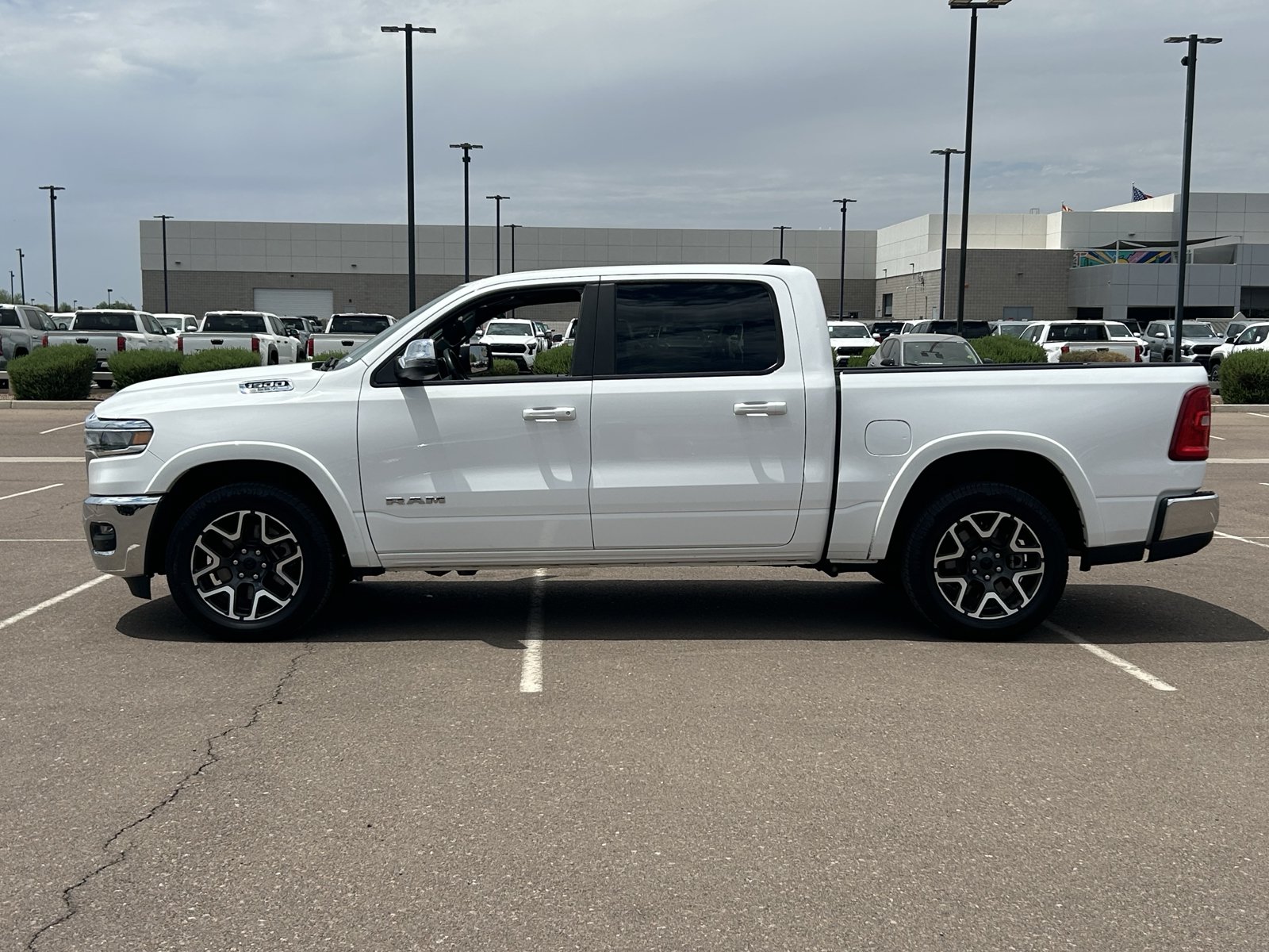 Used 2025 RAM 1500 Laramie AWD/4WD image 2