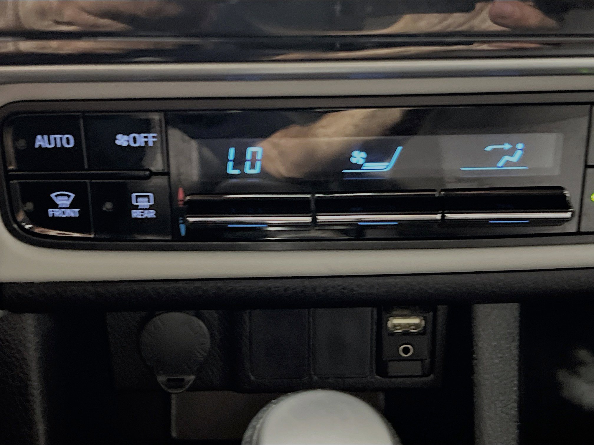 Used 2019 Toyota Corolla LE FWD image 25