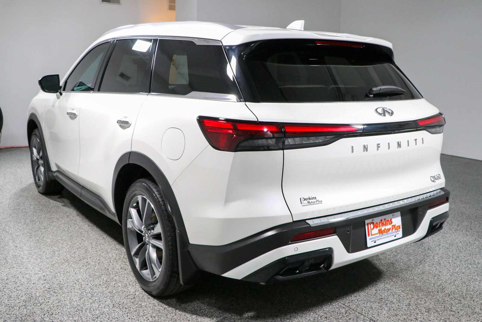 Used 2025 INFINITI QX60 Luxe w/ Cargo Package FWD image 9