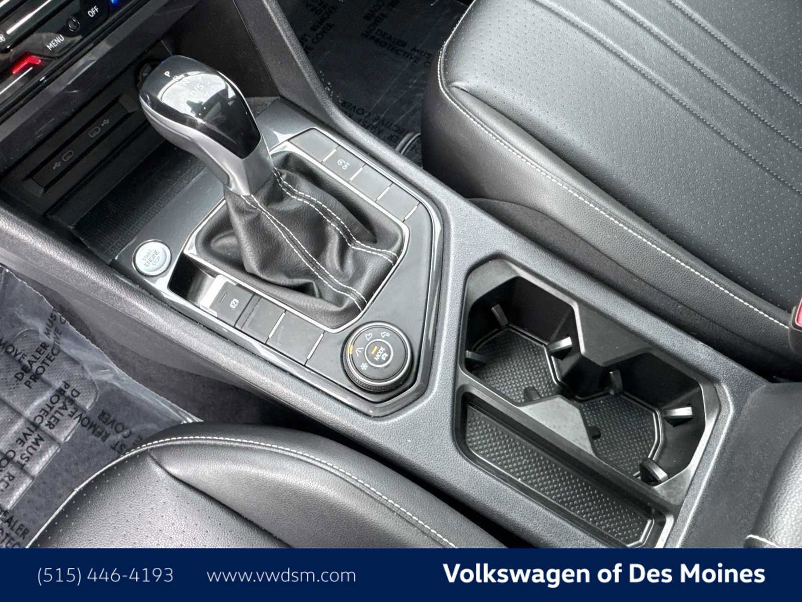 Used 2022 Volkswagen Tiguan SE w/ Panoramic Sunroof Package image 16