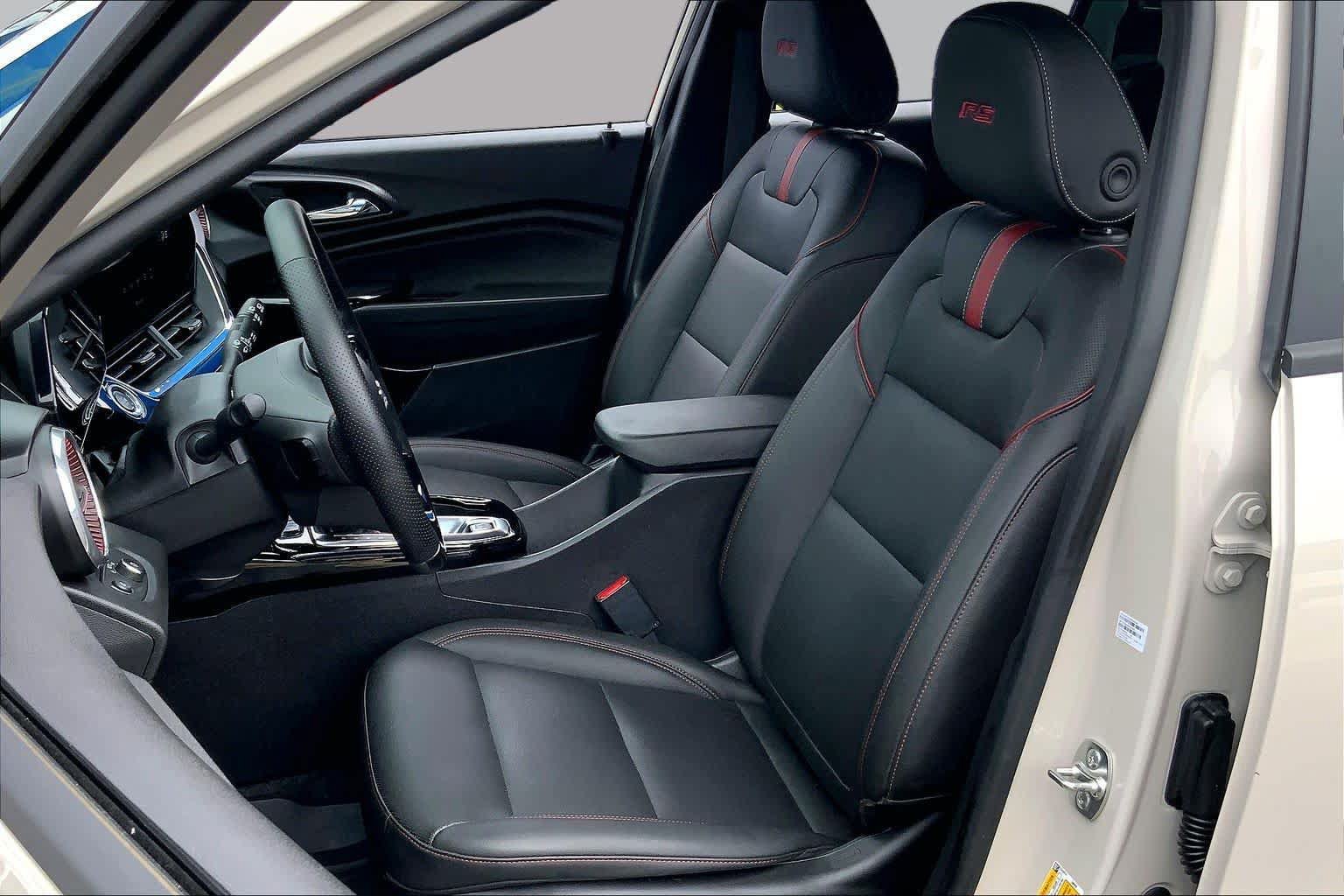 Certified 2026 Chevrolet Trax RS w/ Sunroof Package FWD image 8