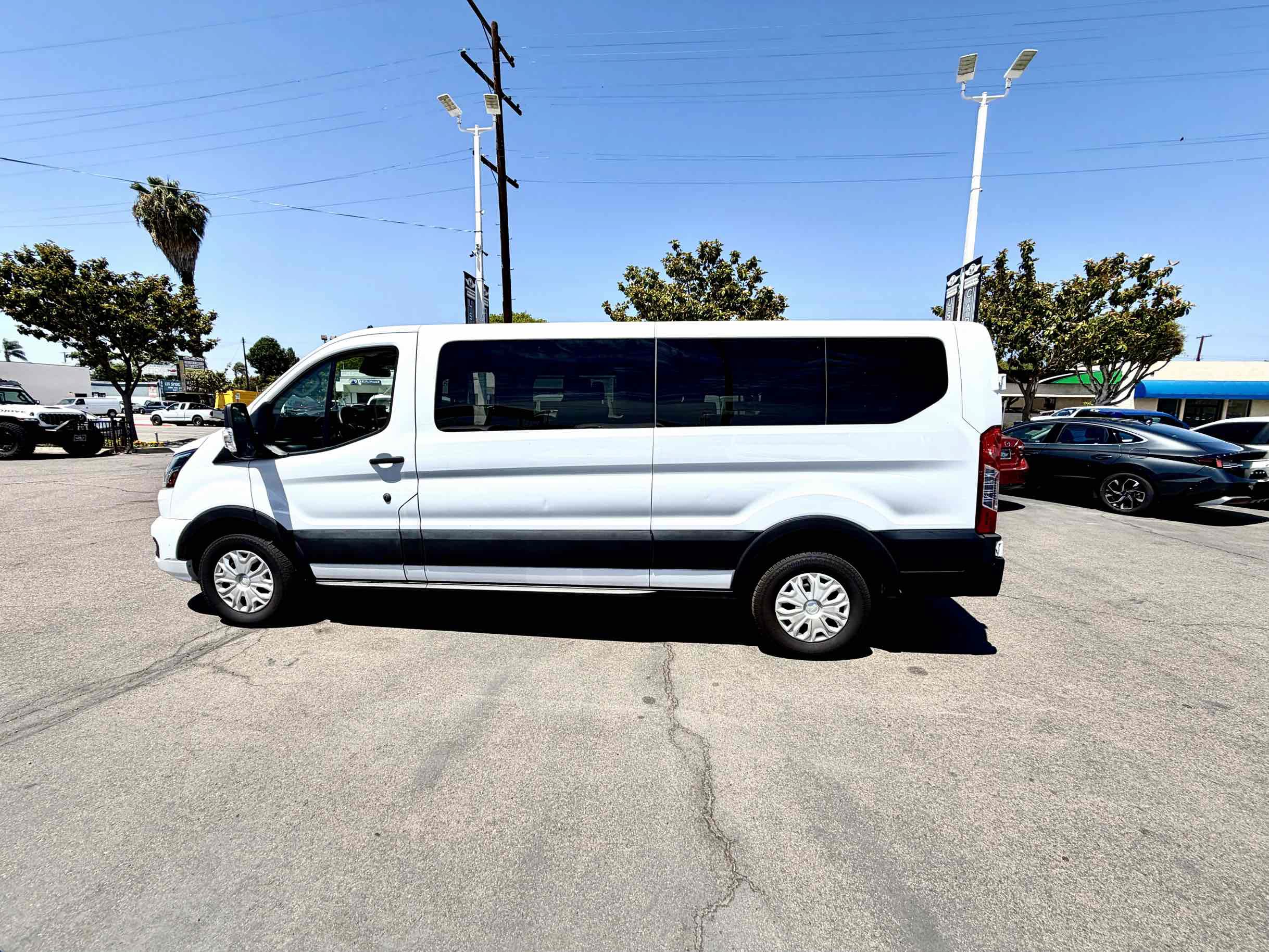 Used 2023 Ford Transit 350 XLT RWD image 8