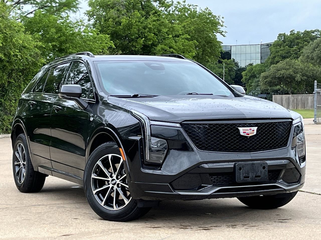 Used 2025 Cadillac XT4 Sport FWD image 3
