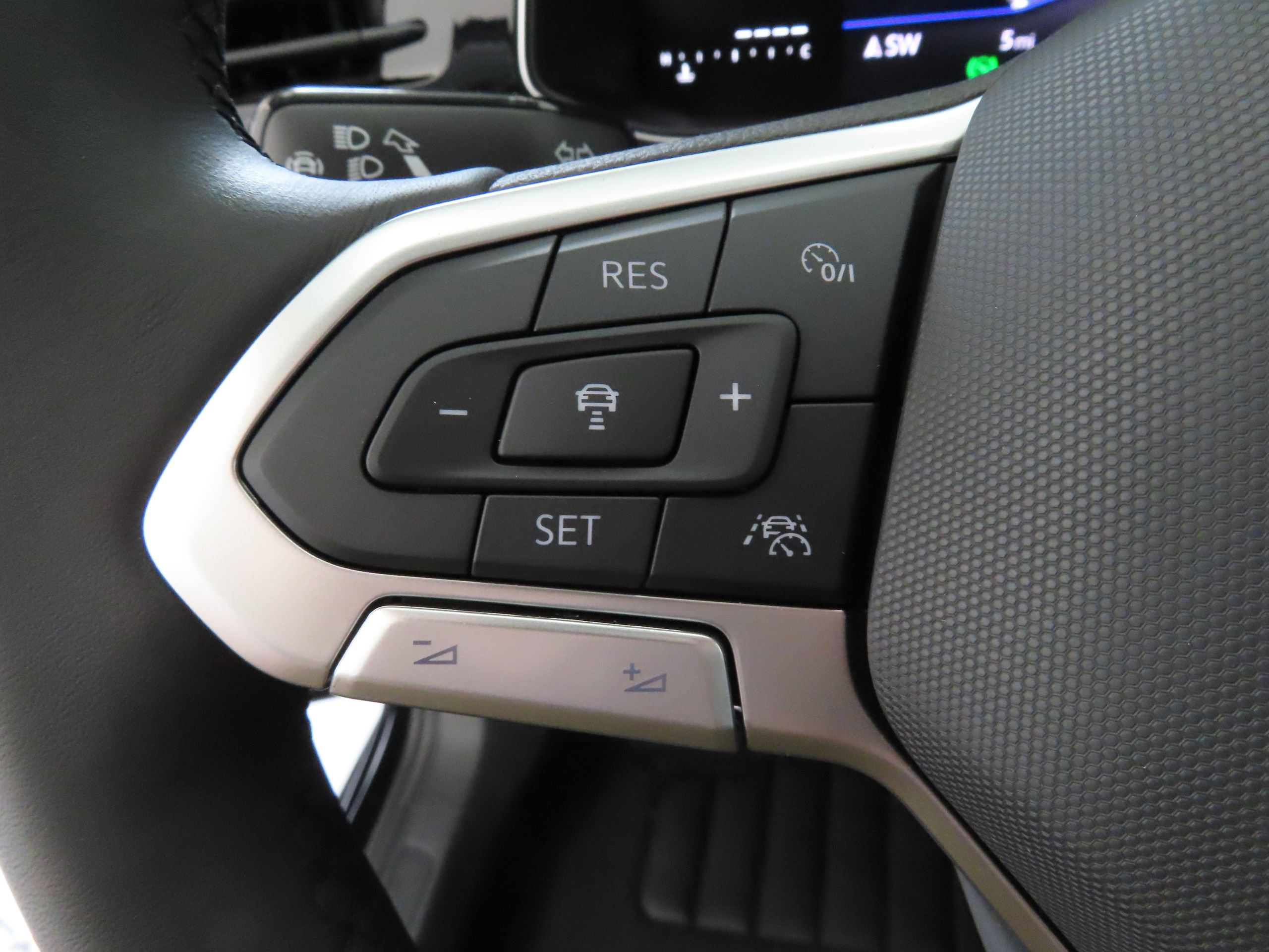 New 2026 Volkswagen Jetta SE FWD image 12