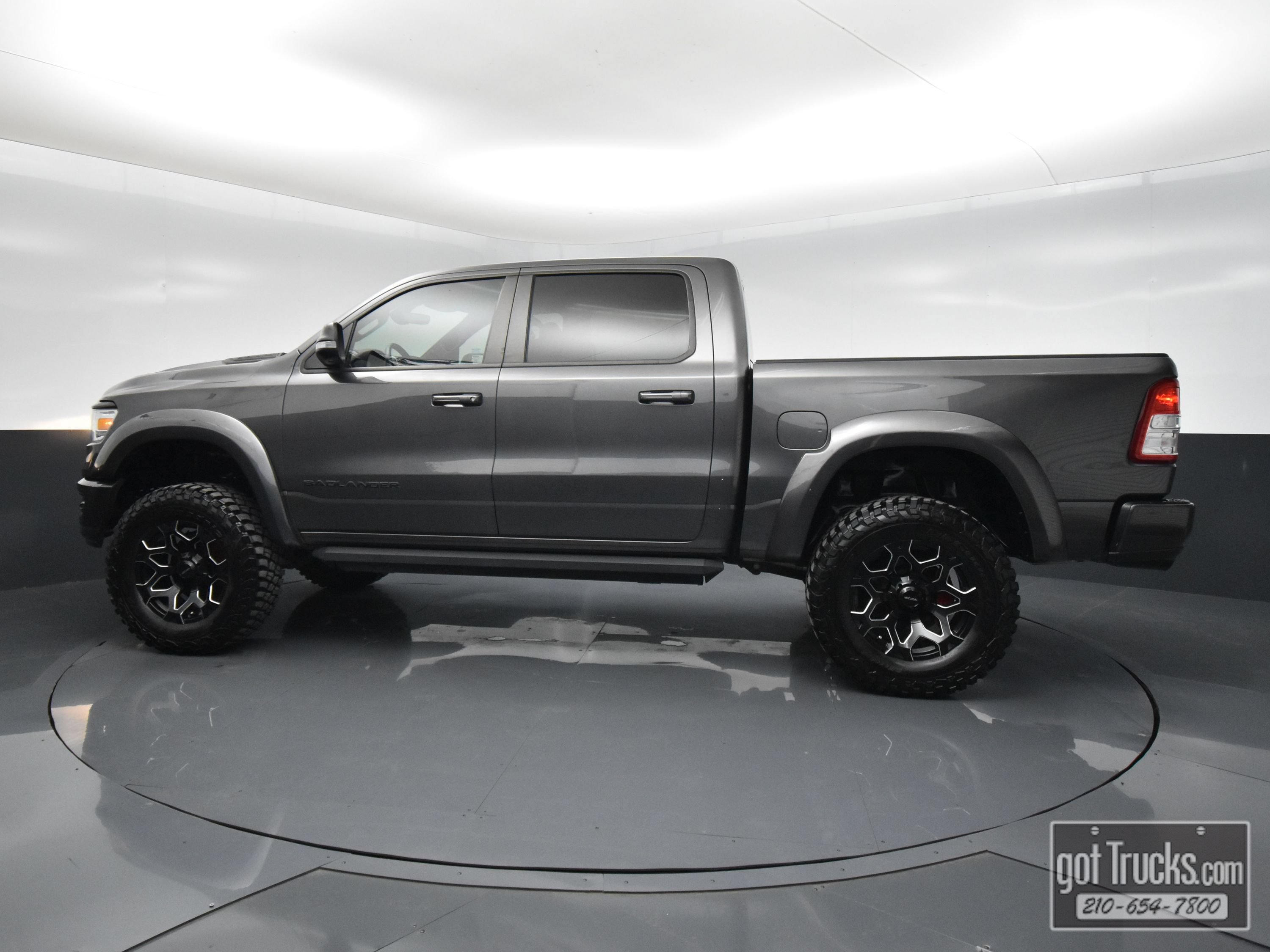 Used 2022 RAM 1500 Big Horn AWD/4WD image 3