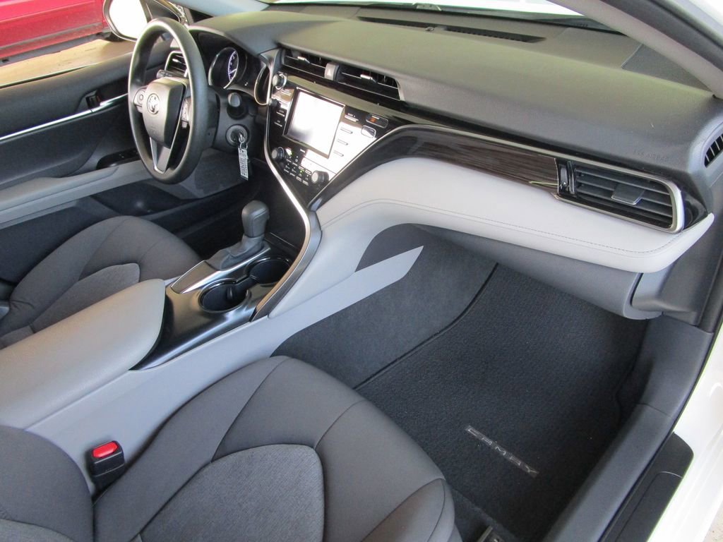 Used 2020 Toyota Camry LE image 23