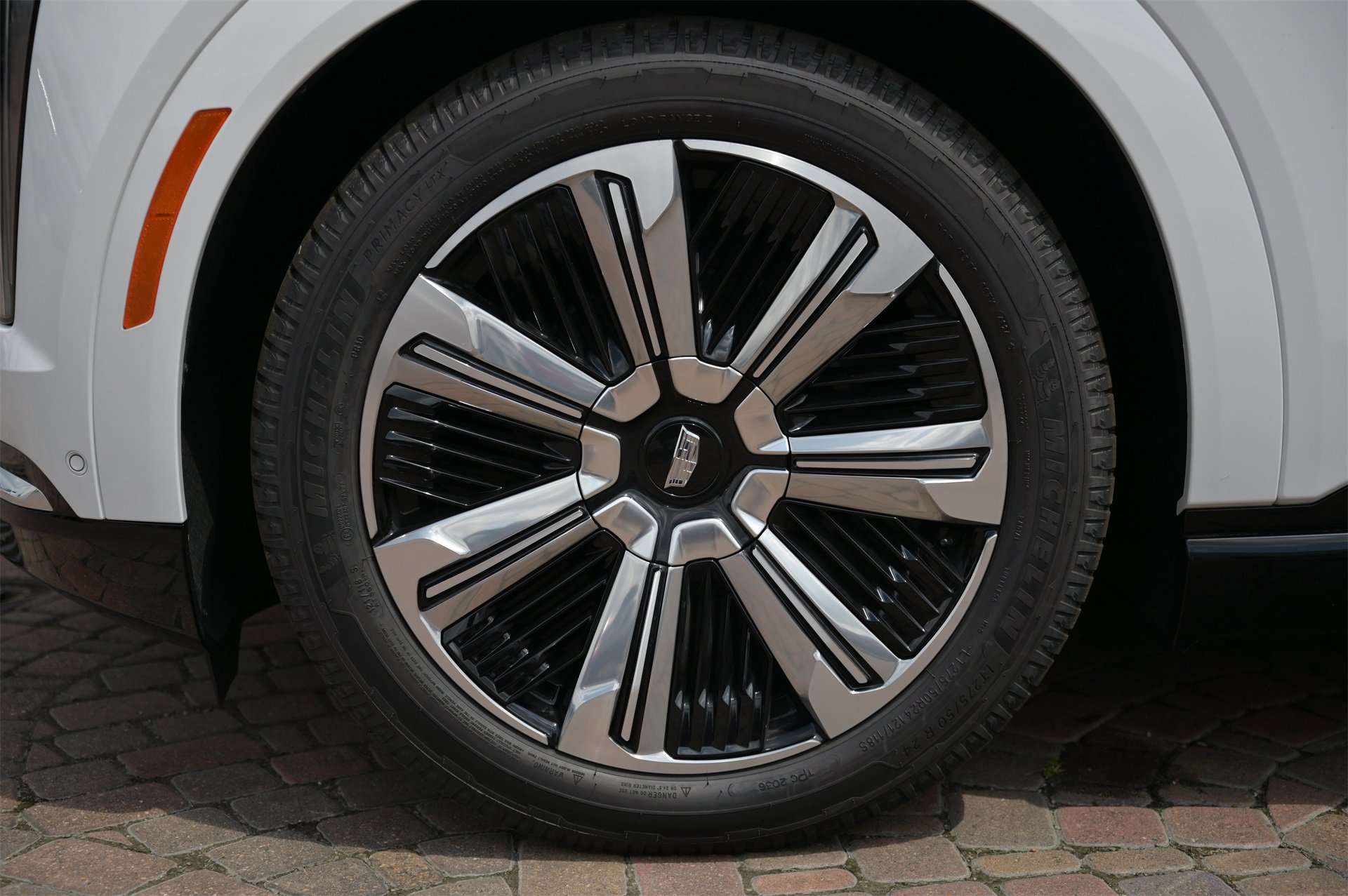 New 2025 Cadillac Escalade IQ Luxury 2 image 27