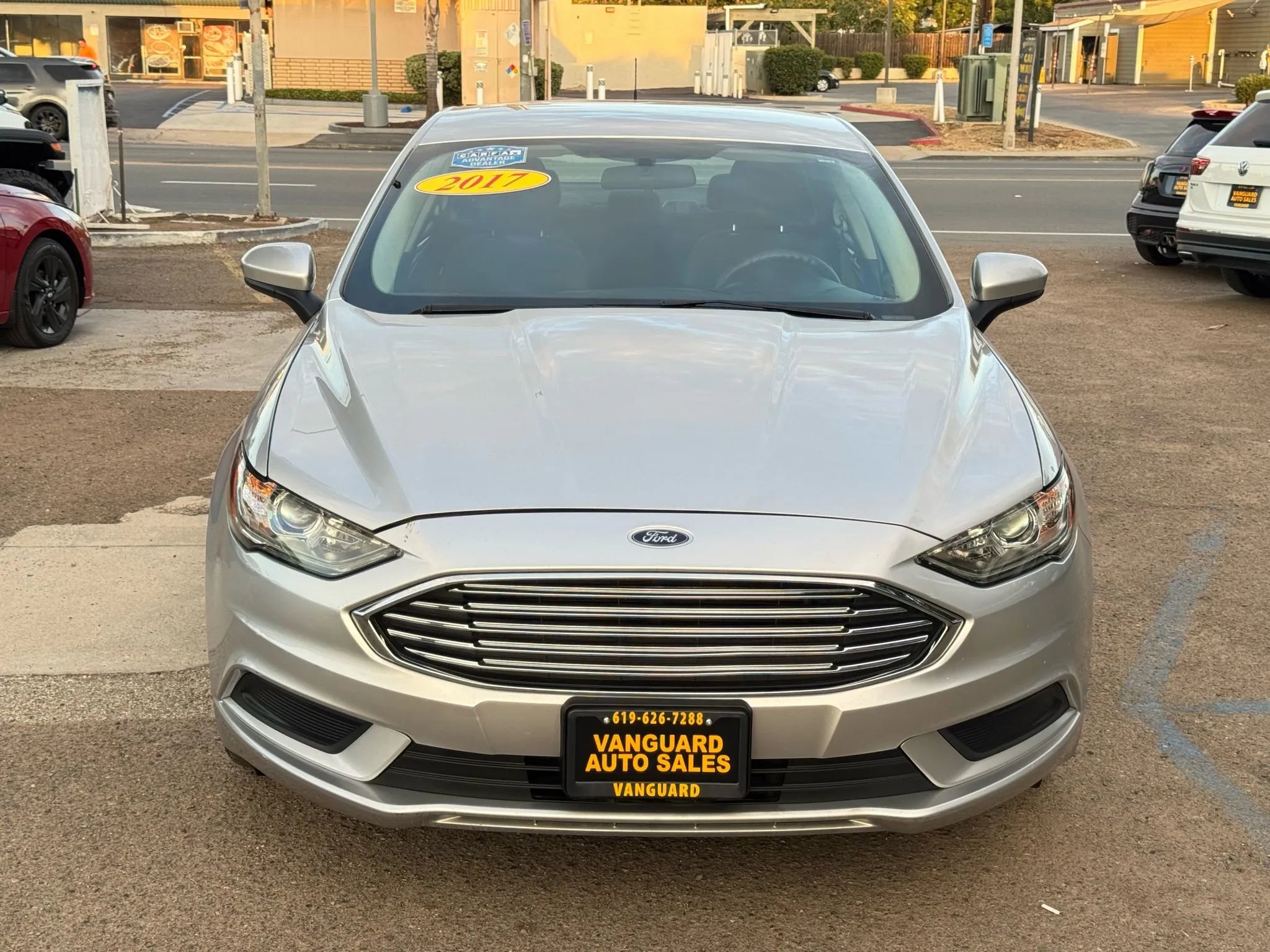 Used 2017 Ford Fusion SE w/ Fusion SE Technology Package FWD image 4