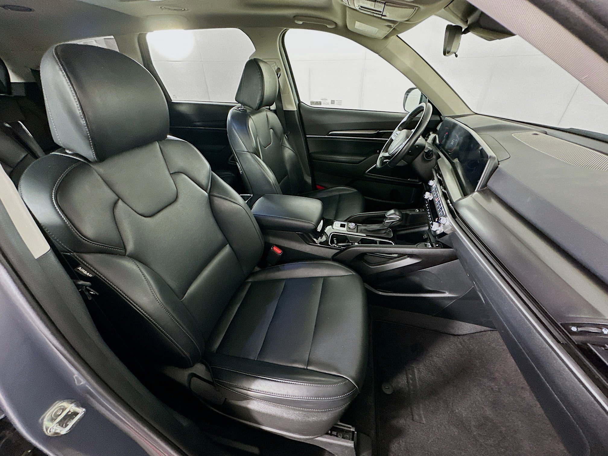 Used 2025 Kia Telluride S FWD image 33