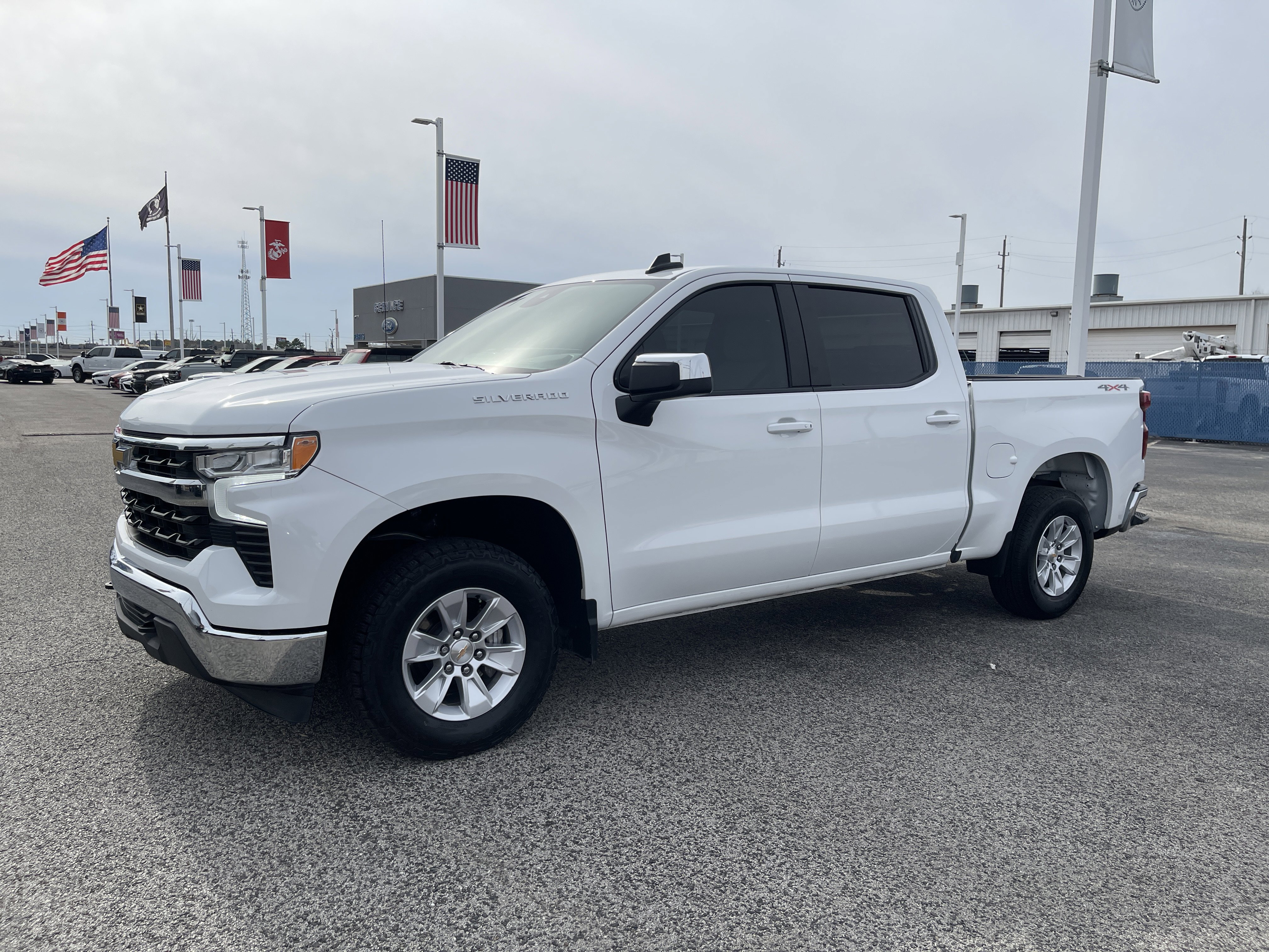 Used 2025 Chevrolet Silverado 1500 LT image 7