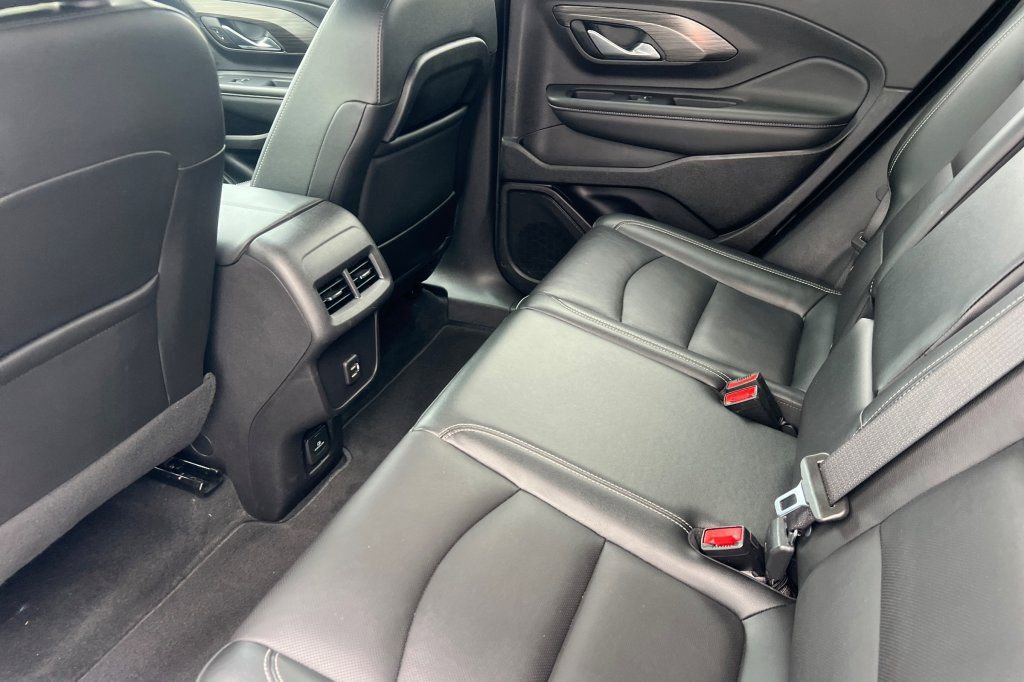 Used 2024 GMC Terrain SLT AWD/4WD image 9