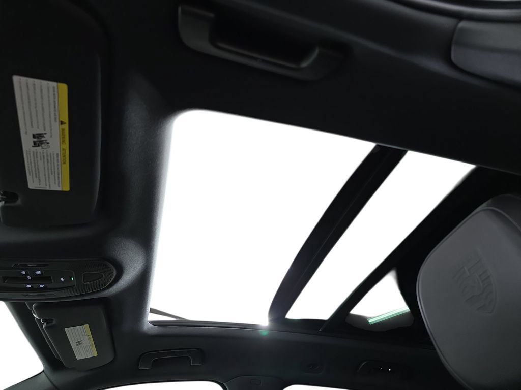 Certified 2025 Porsche Cayenne AWD/4WD image 28