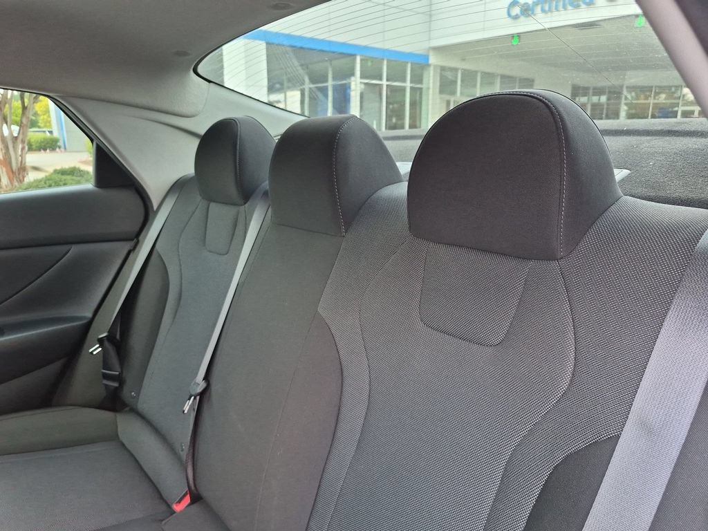 Used 2025 Hyundai Elantra SE FWD image 27