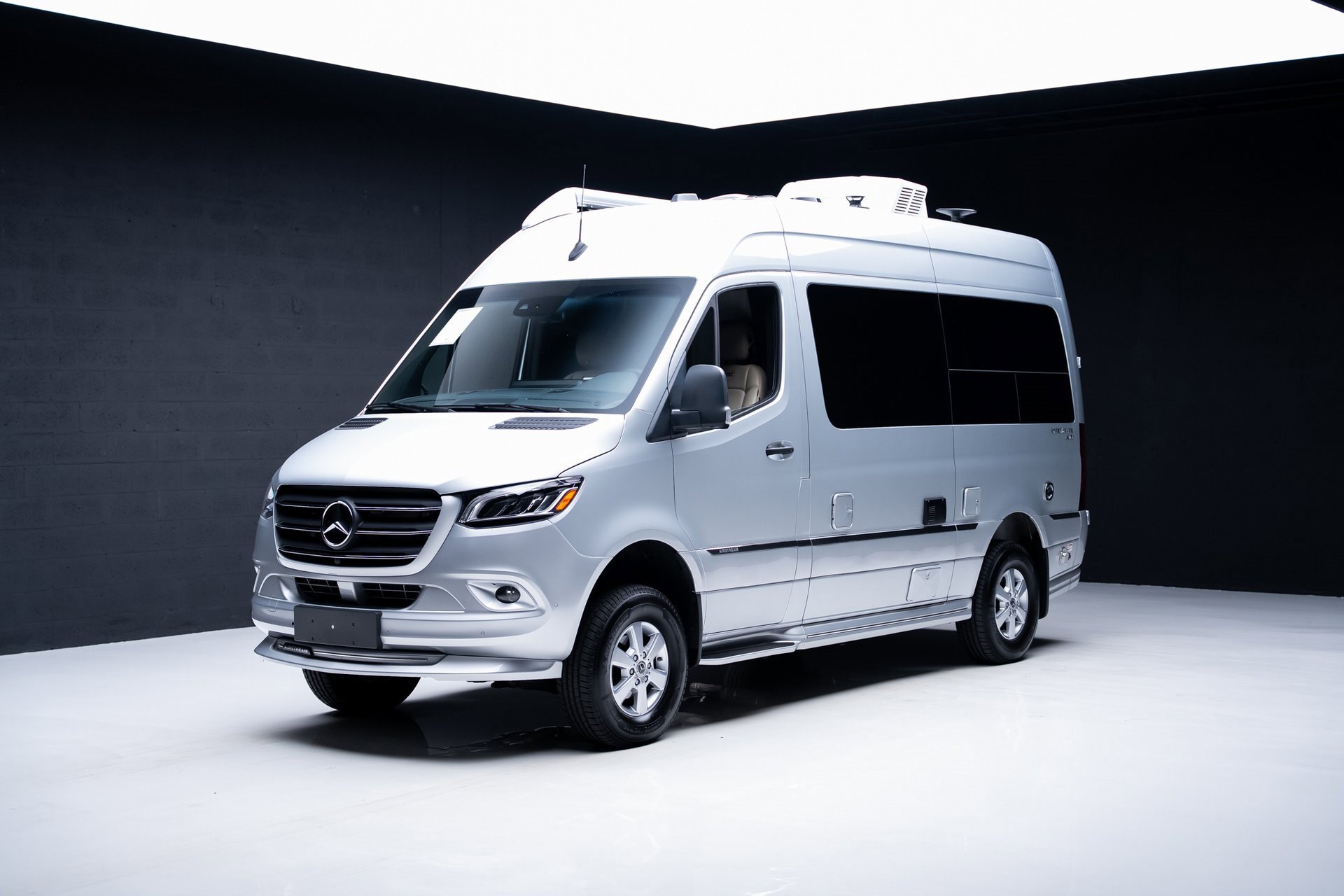 Used 2022 Mercedes-Benz Sprinter 144 Cargo image 4