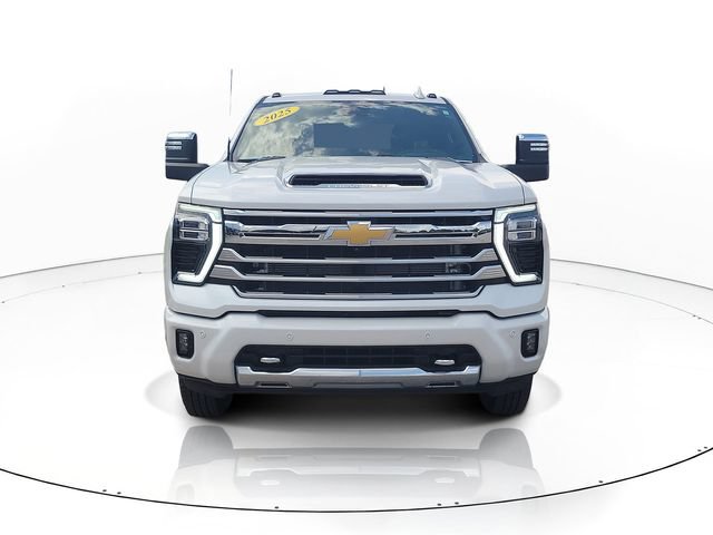 Used 2025 Chevrolet Silverado 3500 High Country w/ Technology Package AWD/4WD image 2