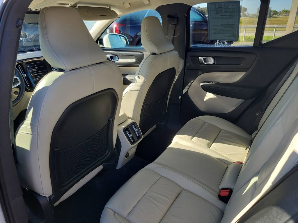 Used 2022 Volvo XC40 T4 Inscription w/ Protection Package image 14