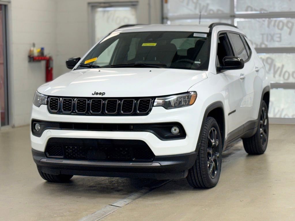 Used 2025 Jeep Compass Latitude w/ Altitude Special Edition AWD/4WD image 3