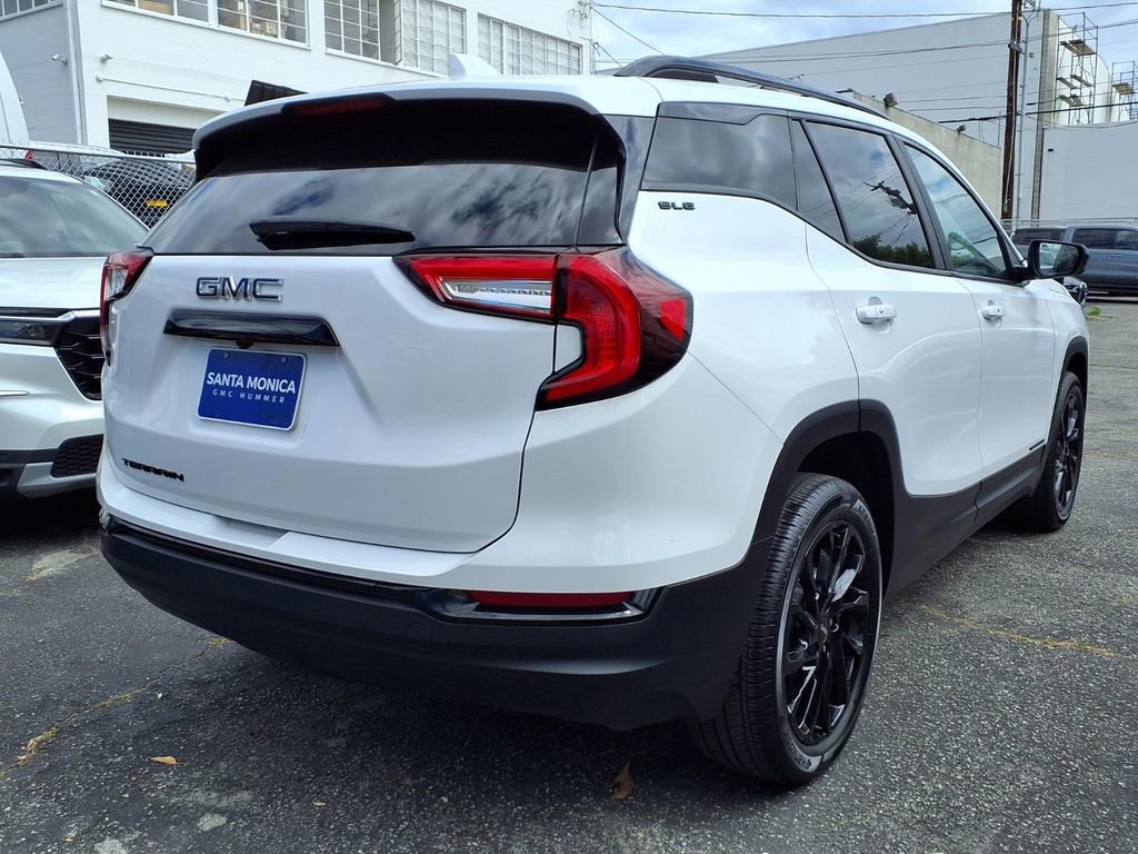 Used 2024 GMC Terrain SLE w/ Elevation Edition FWD image 8