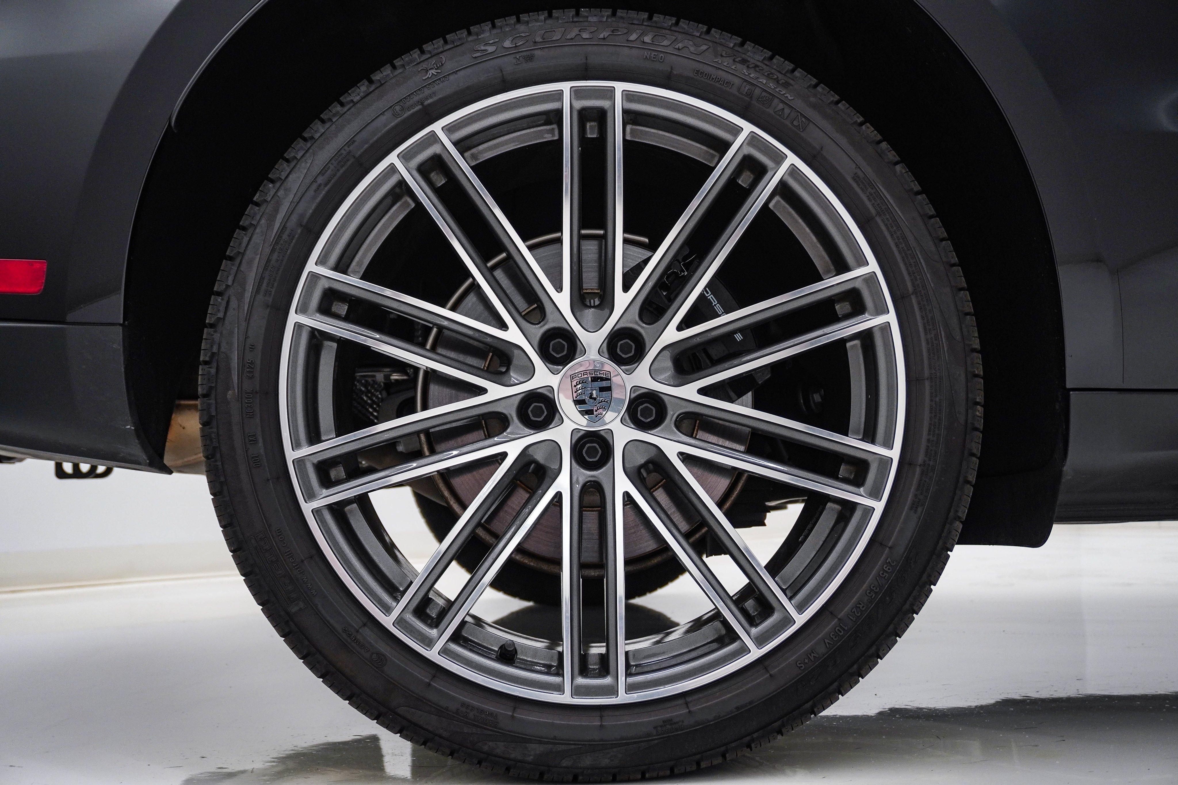 Certified 2026 Porsche Macan Turbo AWD/4WD image 10