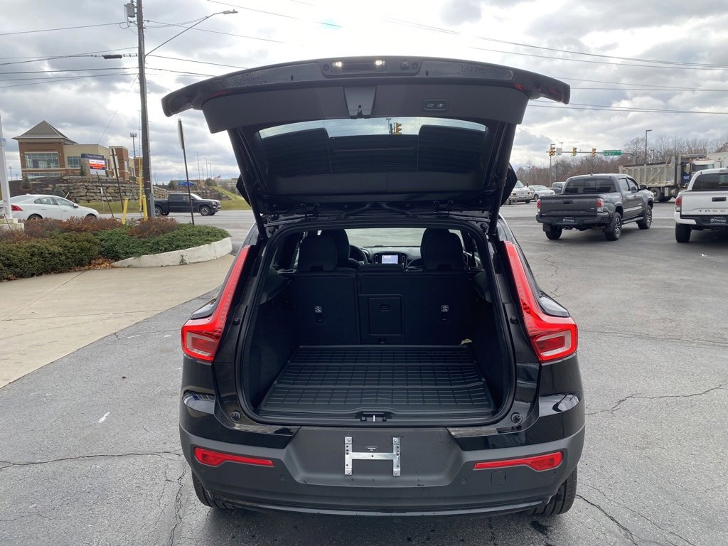 New 2024 Volvo XC40 Recharge Ultimate w/ Protection Package Premier image 32