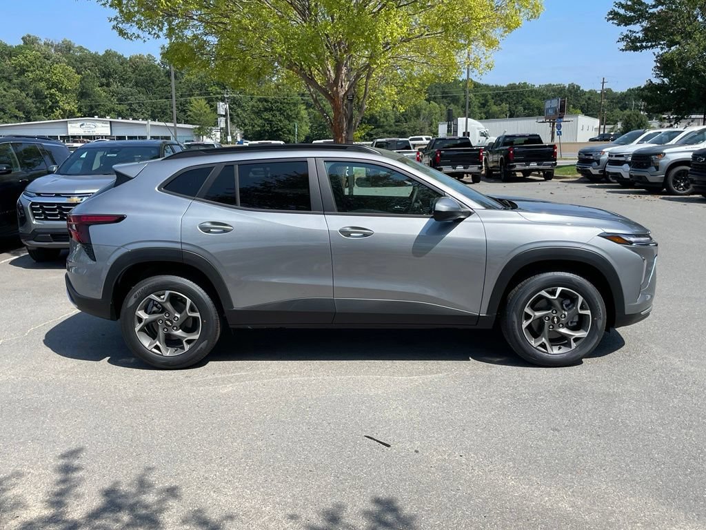 New 2026 Chevrolet Trax LT w/ Driver Confidence Package FWD image 9