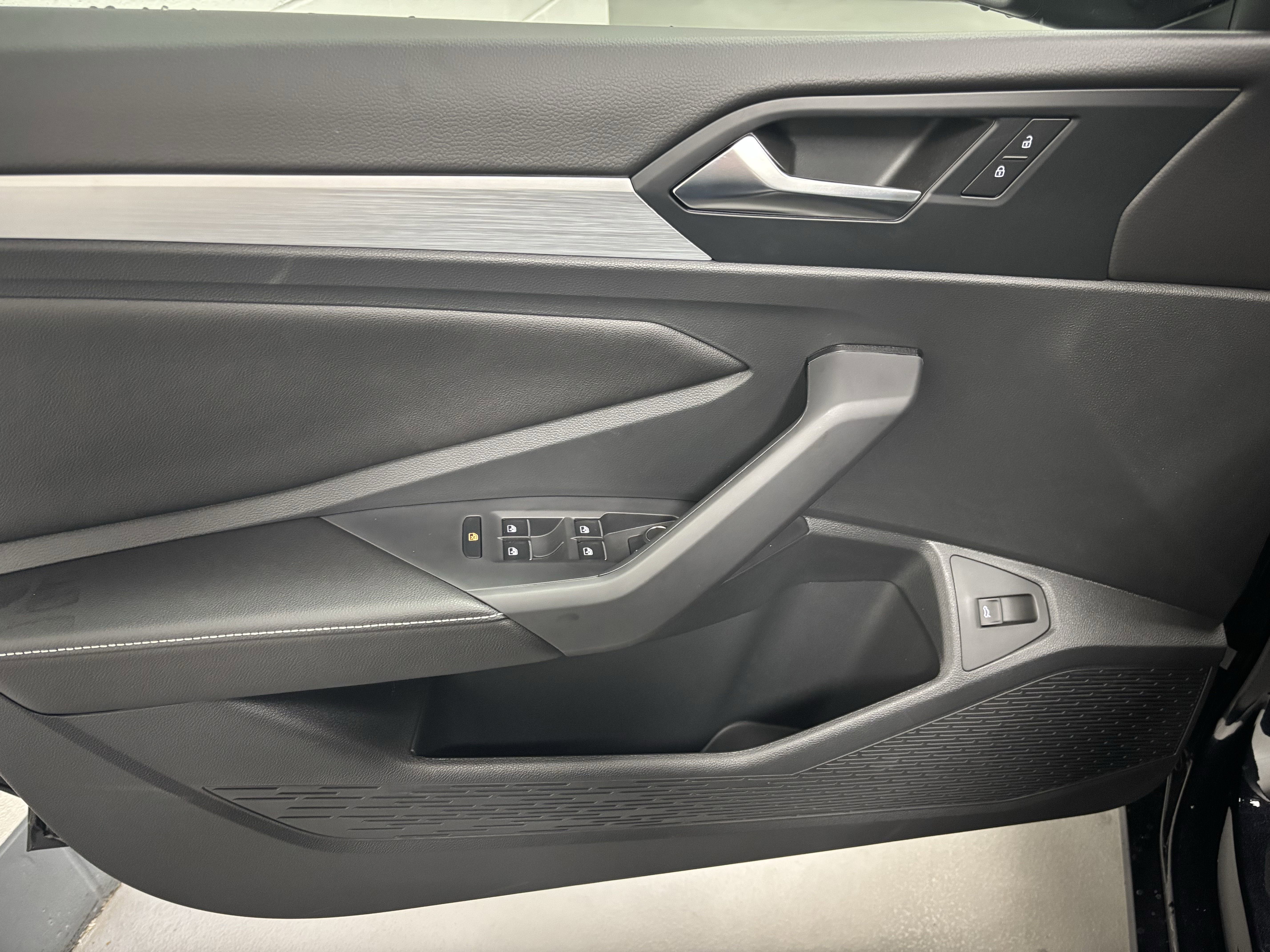 New 2025 Volkswagen Jetta Sport image 2